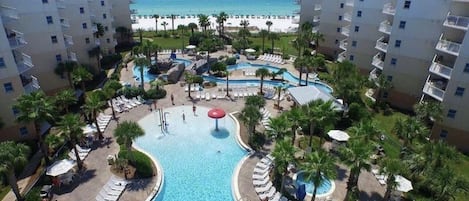 Alberca al aire libre y alberca climatizada