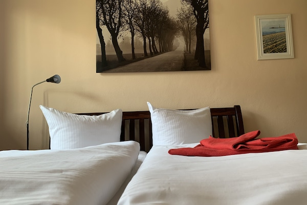 2 bedrooms, travel crib