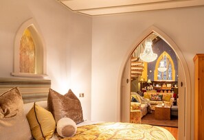 2 Schlafzimmer, Schreibtisch, Bügeleisen/Bügelbrett, Reisekinderbett