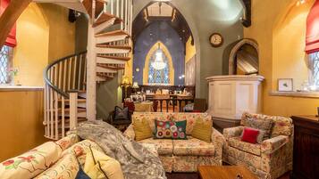 Smart TV, fireplace, books, stereo