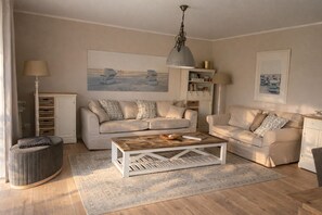 Smart TV, books, stereo