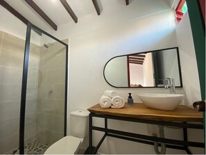 Exclusive-Zimmer | Badezimmer | Dusche, Regendusche, Handtücher, Seife