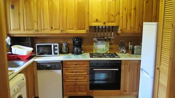 KĂŒhlschrank, Mikrowelle, Ofen, Herdplatte