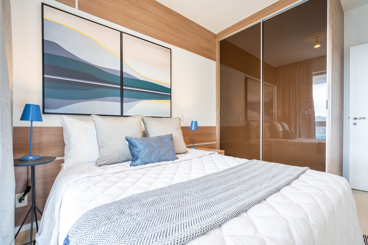 Hypo-allergenic bedding available, laptop workspace, WiFi (free)