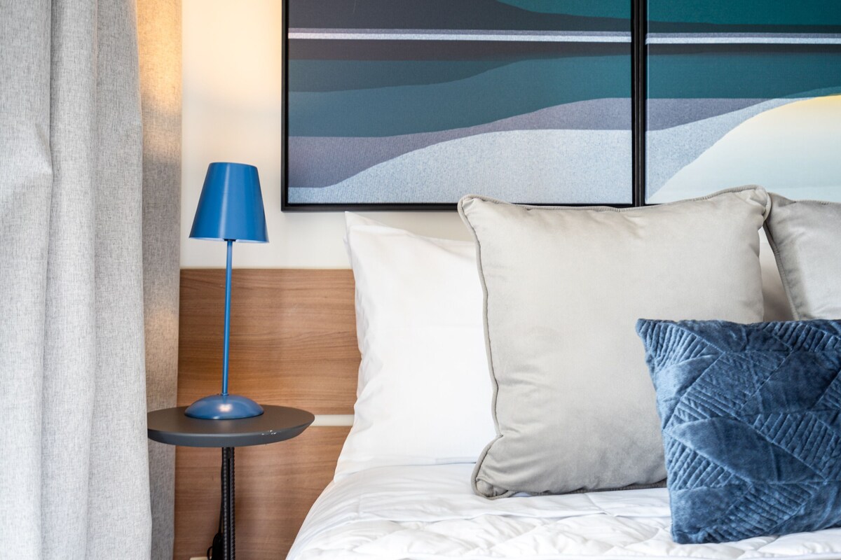 Hypo-allergenic bedding available, laptop workspace, WiFi (free)