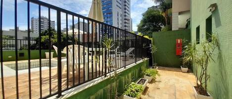 Basic Apartment | Terrace/patio