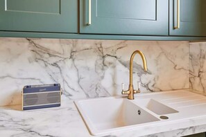 Bathtub, hair dryer, towels, soap - Host & Stay | No.33 (Tynemouth)