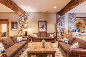 Lobby - The BEST View w/ Pool, Hot Tub, Ski In/Out! (Crested Butte)