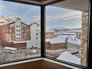 Interior - Grand Lodge 565 — Top-Floor Crested Butte Studio, Pool, Hot Tub, Walk to Lifts (Crested Butte)