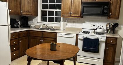 Meadow View: cozy rural home 2 miles away from Fisher Mountain Golf Course!