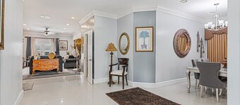Island Retreat in gated community- 5 mins from the beach