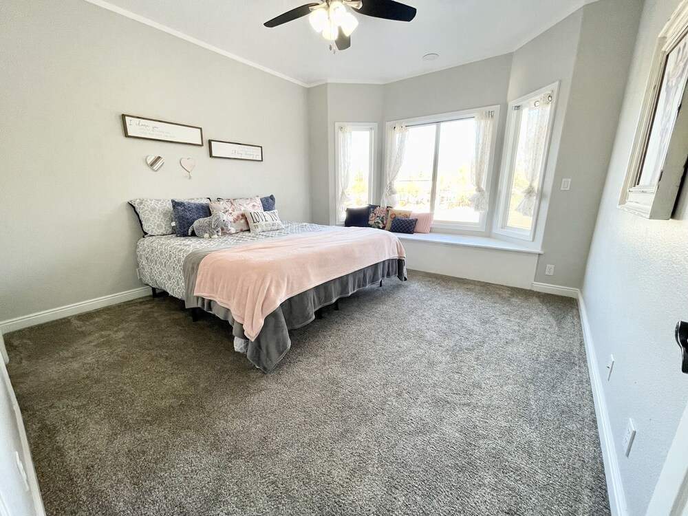 Beautiful Estate Home with year round pool in the heart of Eagle