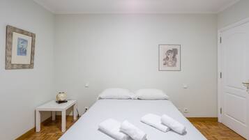 1 slaapkamer, een strijkplank/strijkijzer, gratis wifi