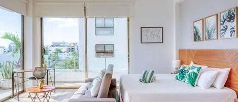 Coffres-forts dans les chambres, bureau, fer et planche à repasser