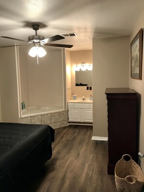 3 bedrooms, desk, travel cot, free WiFi