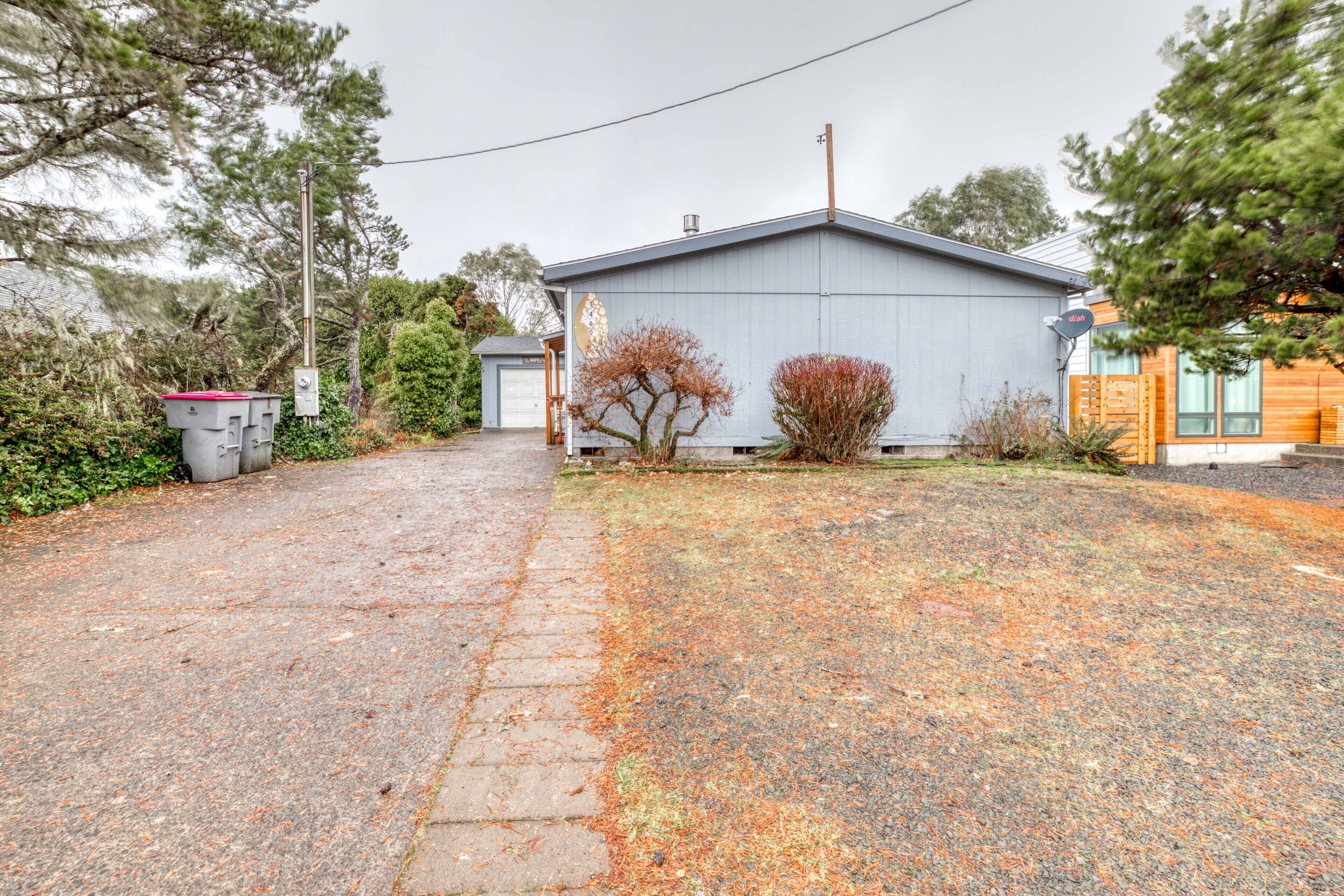 Two Blocks to Seaside Beach from this Updated Home with Queen Suite, Bonus Room!