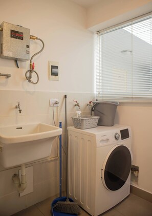 Shower, hair dryer, towels