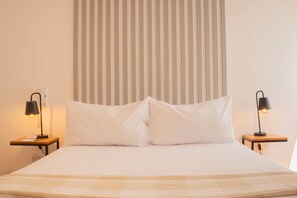 2 bedrooms, iron/ironing board, WiFi, bed sheets - w* | Sleek 2BR in Miraflores (Miraflores)