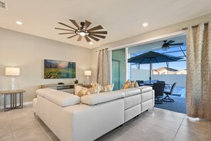 Smart-TV, videospill og bordtennis