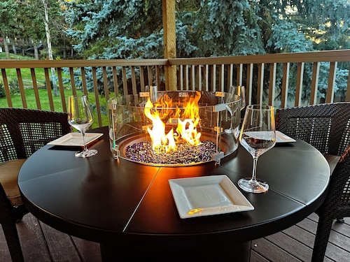 RIVER PARK HOME with GARAGE & EV CHARGER, Spa, Home Theatre + Arcade, 3,000 SqFt