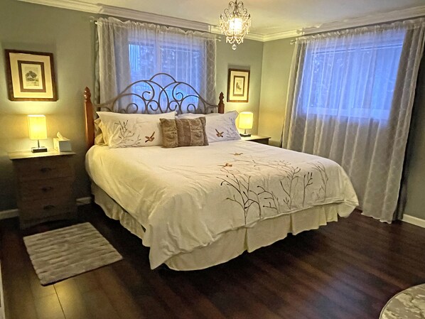 5 bedrooms, desk, iron/ironing board, free WiFi