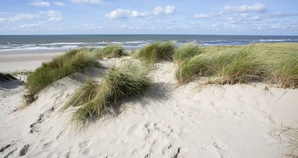 Prachtige ruime villa op vakantiepark, 15 minuten van het strand!