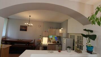 Refrigerador, microondas, horno, lavavajillas