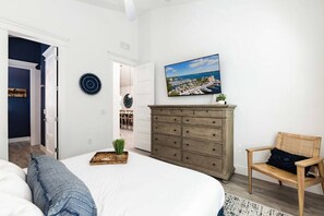 3 bedrooms, desk, iron/ironing board, travel cot