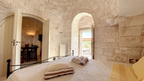 Stunning countryside trulli villa with pool