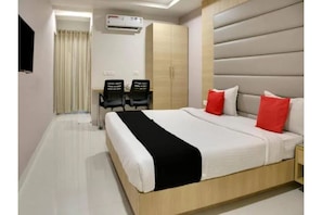 1 bedroom, bed sheets