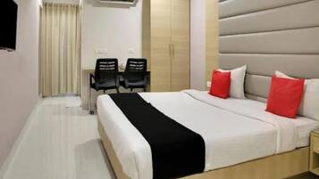 1 bedroom, bed sheets