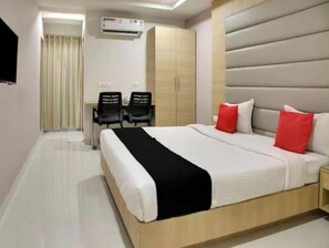 1 bedroom, bed sheets
