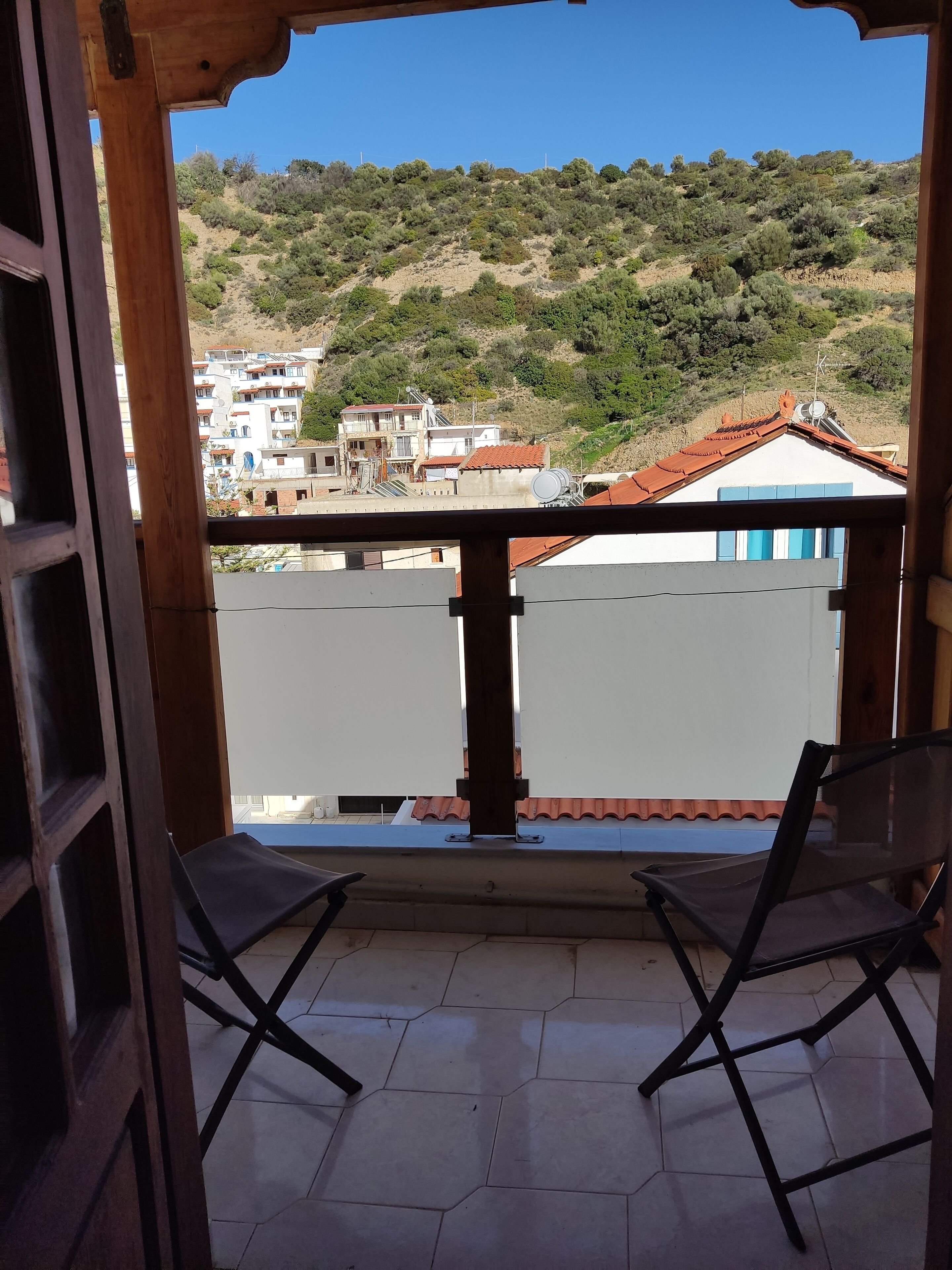 Basic Double or Twin Room | Living area | Flat-screen TV