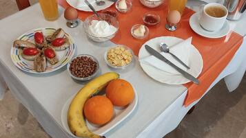 Free daily English breakfast