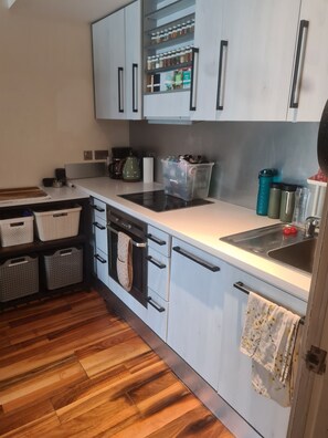 Microwave, dishwasher - Homely apartment (Leeds)