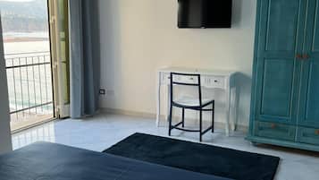 Executive House | Down comforters, pillowtop beds, in-room safe, soundproofing