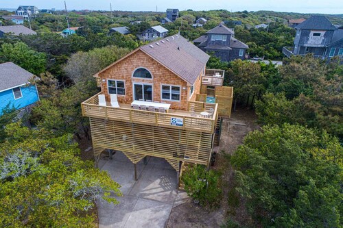 Oceanside Home with Hot Tub, Game Room, Cargo Lift, and Wet Bar
