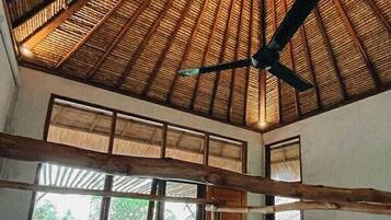 Traditional Cabin, 3 Bedrooms, Garden View, Poolside | Bed sheets