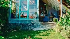 A house with a thatched roof and a large window. - Pondok Apsari 2 (Sukasada)