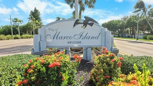Property grounds - Modern Waterfront Home in Artesia | Pool/Gym (Naples)