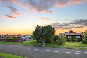 المنطقة المحيطة بالمنشأة