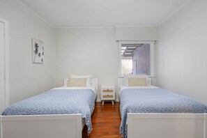 4 habitaciones, escritorio, tabla de planchar con plancha y wifi gratis 