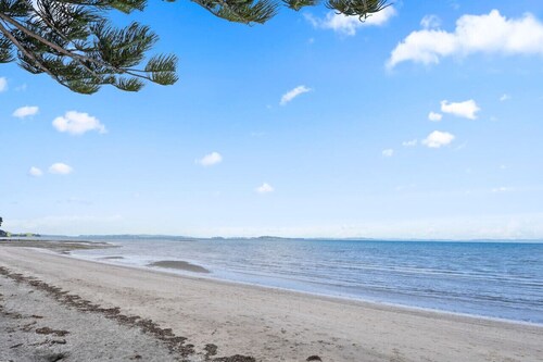 Amazing Home By Beach | Fully Aircon-ed | Wifi