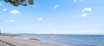 Amazing Home By Beach | Fully Aircon-ed | Wifi