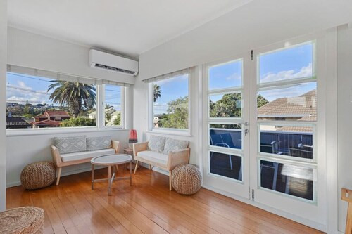 8 Eastern Beach Road, Eastern Beach, Auckland 2012