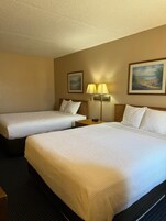 Quarto casal básico | Wi-Fi de cortesia, roupa de cama