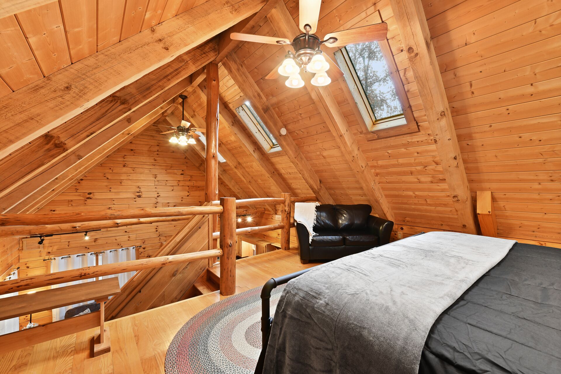 2 bedrooms, WiFi (free), bed sheets