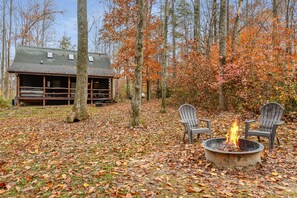 Property grounds - Cabin In Hocking Hills! Pet Friendly, Hot Tub, Secluded. (Logan)