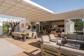 屋外ダイニングエリア