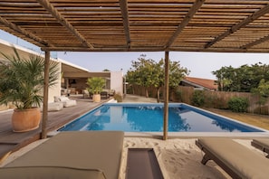 Outdoor pool, a heated pool - Comporta Luxury and Modern Villa (Comporta)
